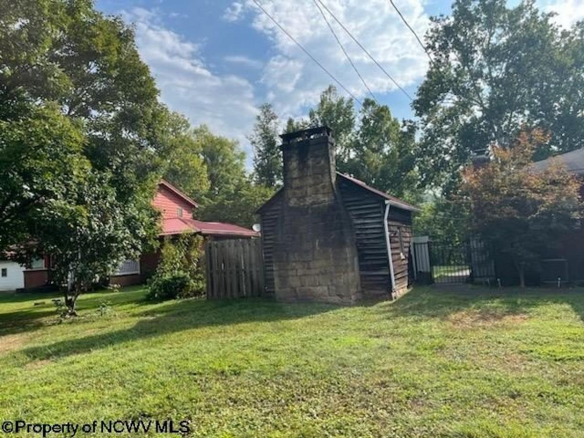 Picture of Home For Sale in Dilliner, Pennsylvania, United States