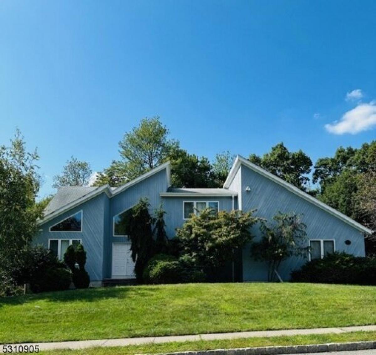 Picture of Home For Sale in West Orange, New Jersey, United States