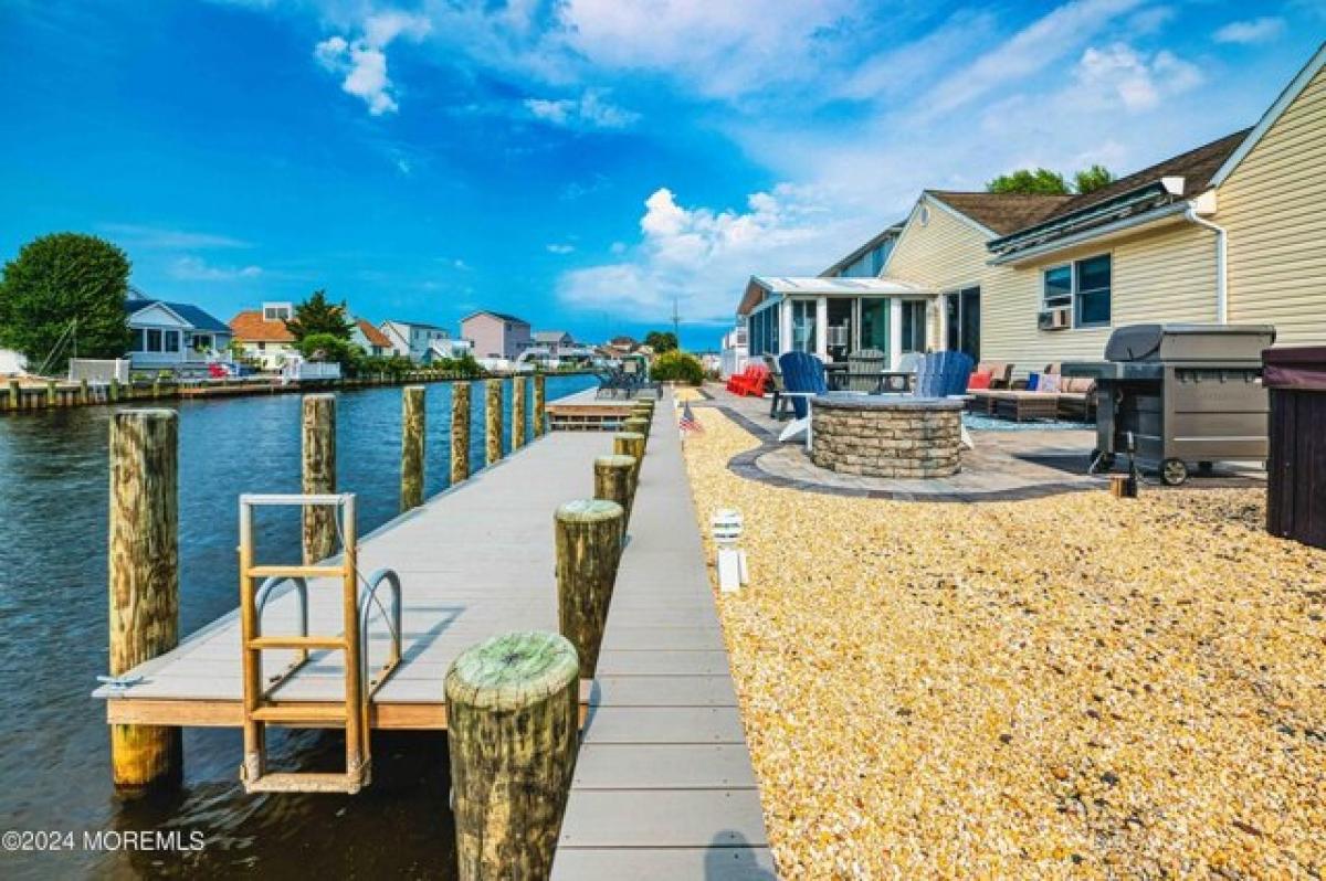 Picture of Home For Sale in Manahawkin, New Jersey, United States