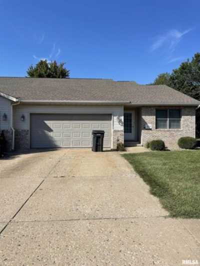 Home For Sale in Pekin, Illinois