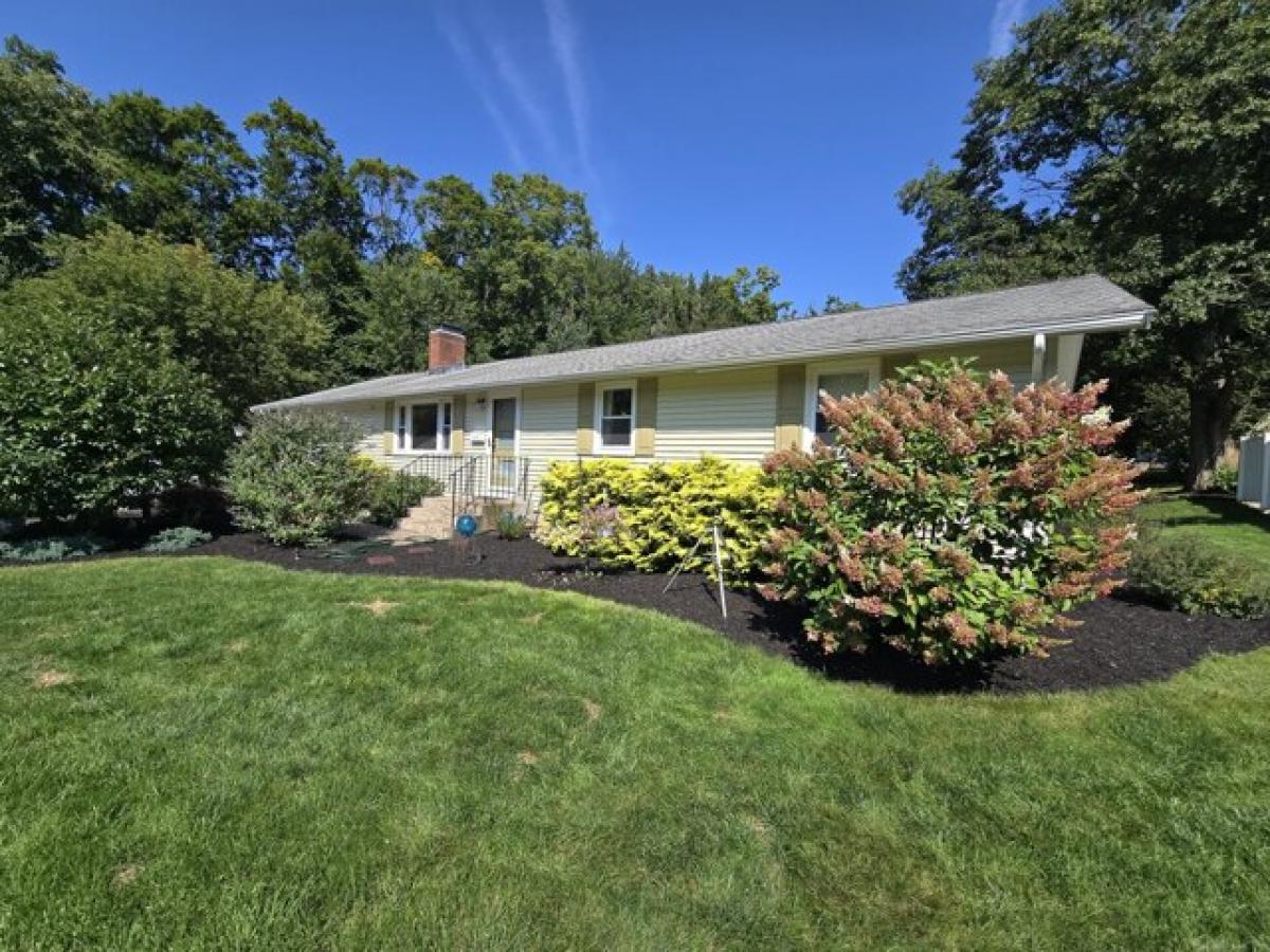 Picture of Home For Sale in Manchester, Connecticut, United States