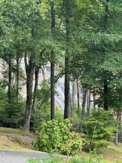 Home For Sale in Lake Toxaway, North Carolina