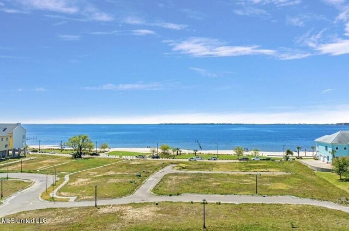 Picture of Home For Sale in Ocean Springs, Mississippi, United States