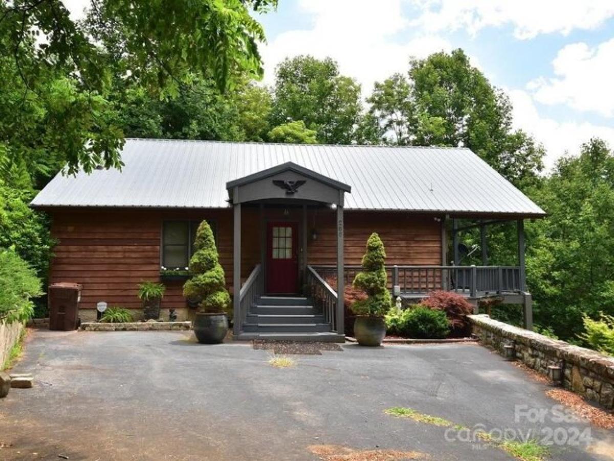 Picture of Home For Sale in Maggie Valley, North Carolina, United States