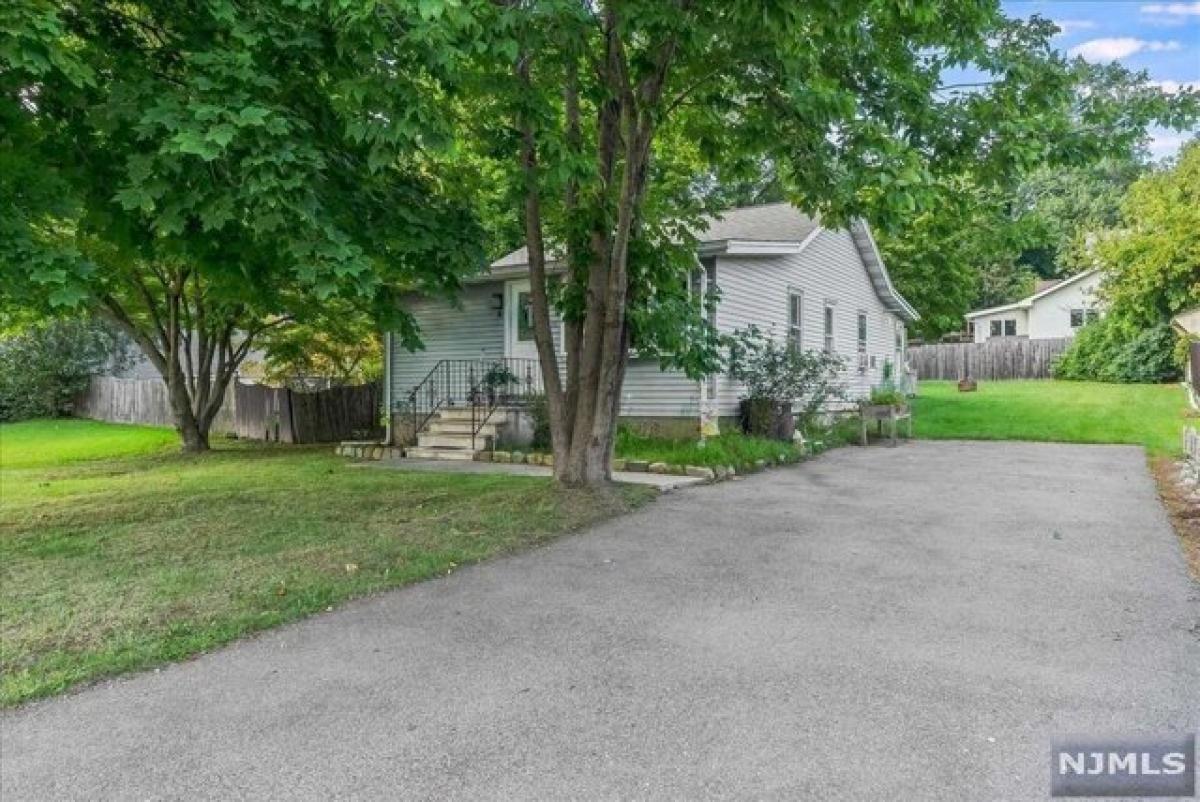 Picture of Home For Sale in West Milford, New Jersey, United States