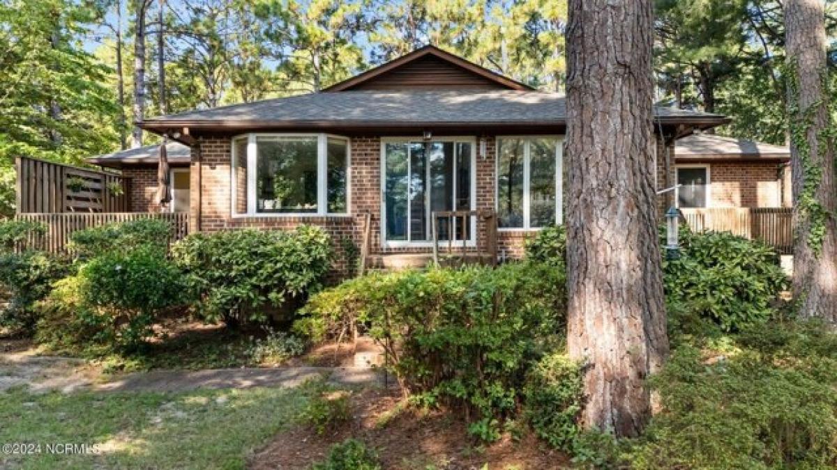 Picture of Home For Sale in Whispering Pines, North Carolina, United States