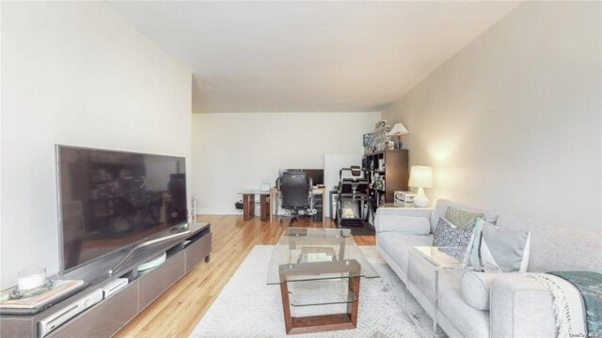 Picture of Home For Rent in Forest Hills, New York, United States