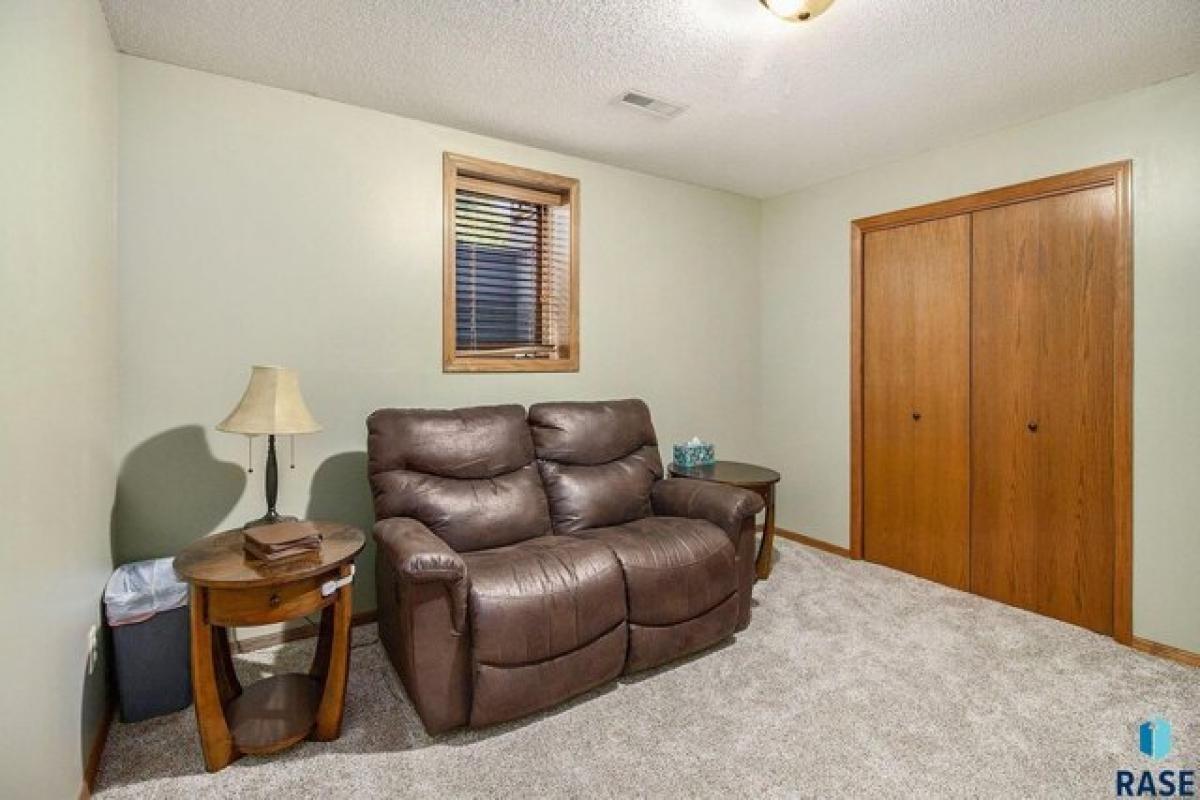 Picture of Home For Sale in Brandon, South Dakota, United States