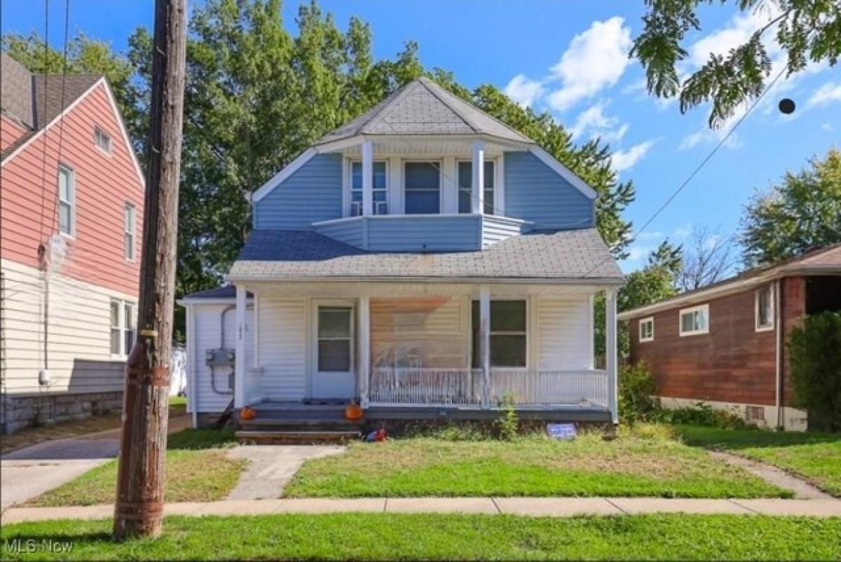 Picture of Home For Sale in Lakewood, Ohio, United States