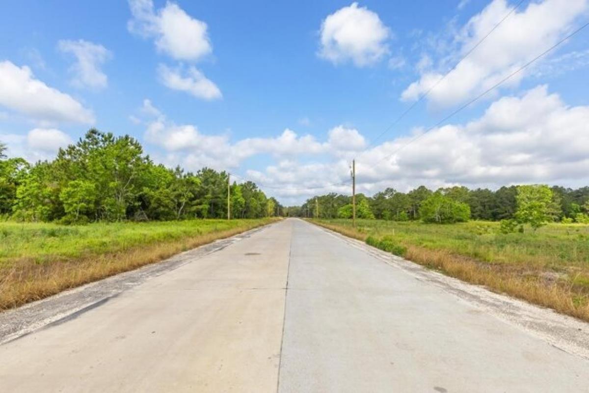 Picture of Residential Land For Sale in Beaumont, Texas, United States