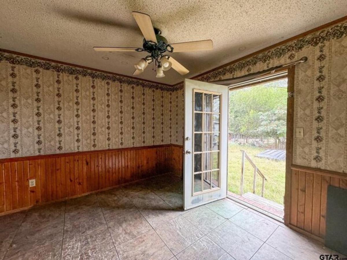 Picture of Home For Sale in Scroggins, Texas, United States