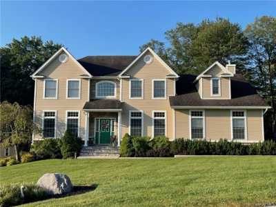 Home For Sale in Stony Point, New York