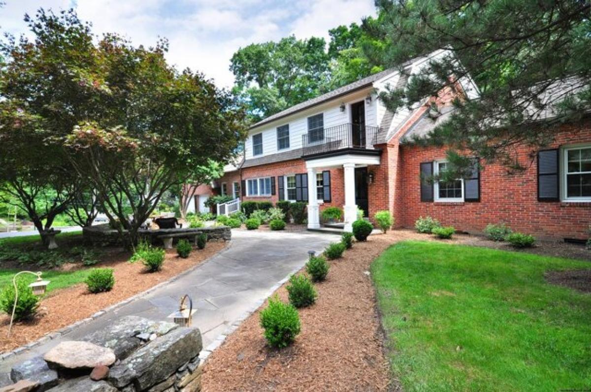 Picture of Home For Sale in Bloomfield, Connecticut, United States