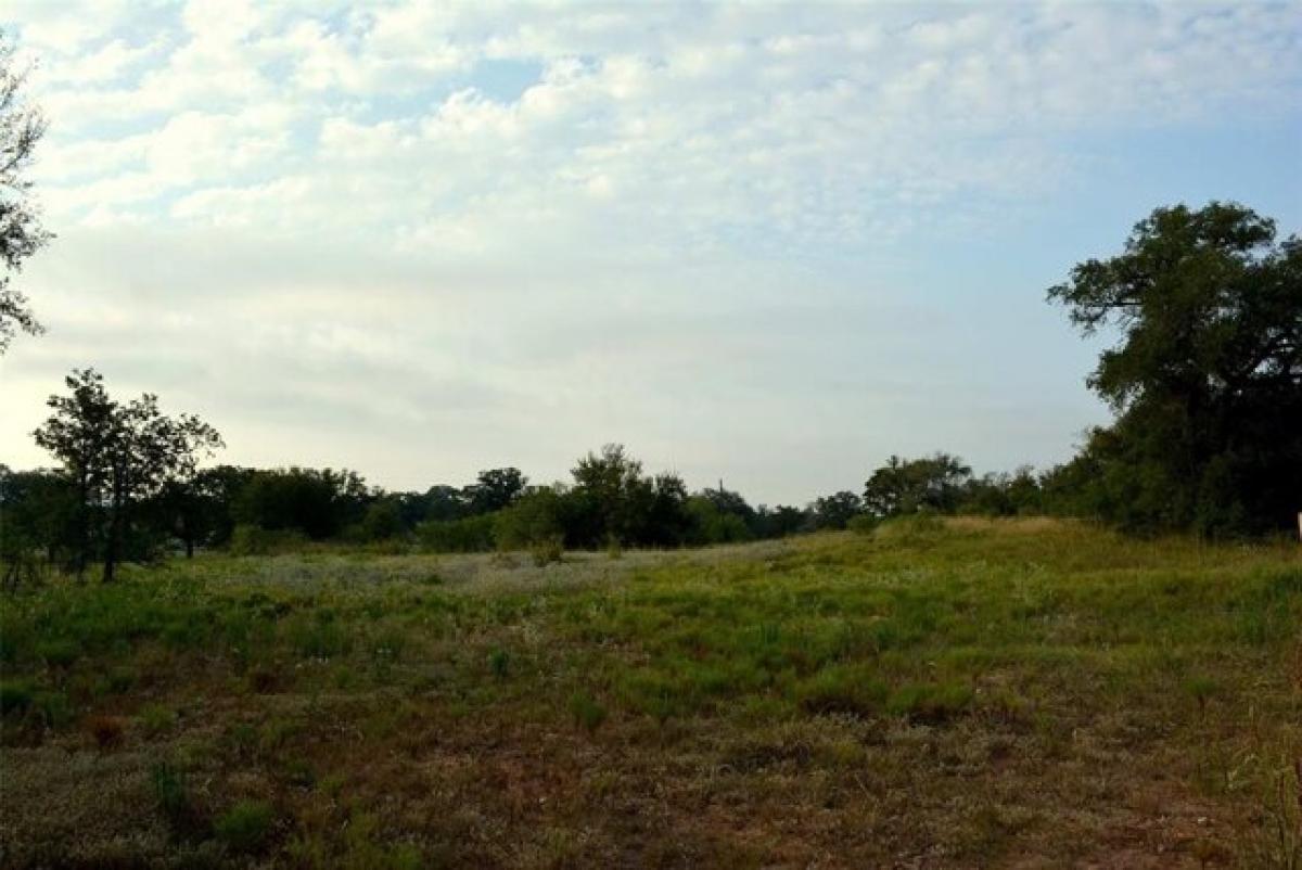 Picture of Residential Land For Sale in Lockhart, Texas, United States