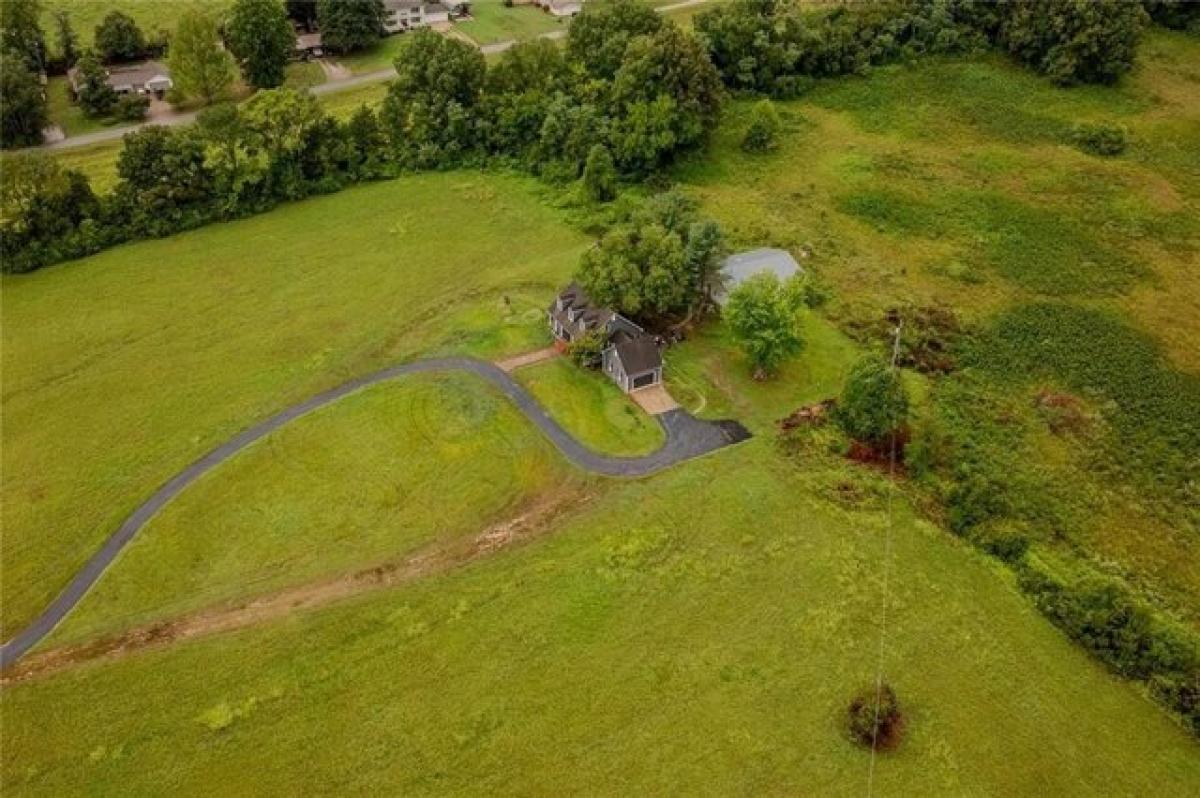 Picture of Home For Sale in Harrison, Arkansas, United States