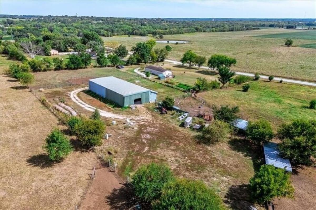 Picture of Home For Sale in Osawatomie, Kansas, United States