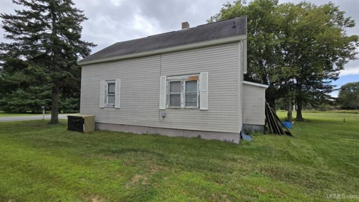 Picture of Home For Sale in Gladstone, Michigan, United States