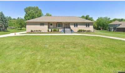 Home For Sale in Farmington Hills, Michigan