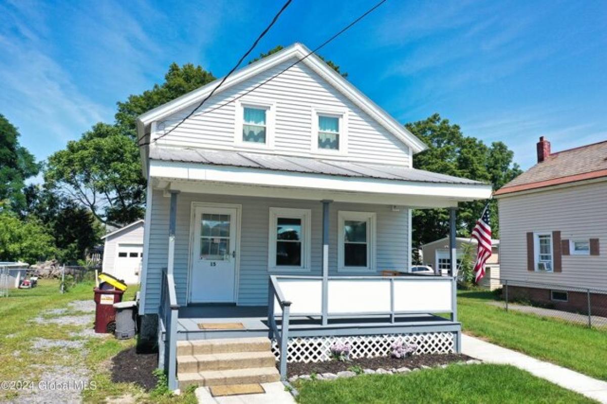 Picture of Home For Sale in Glens Falls, New York, United States