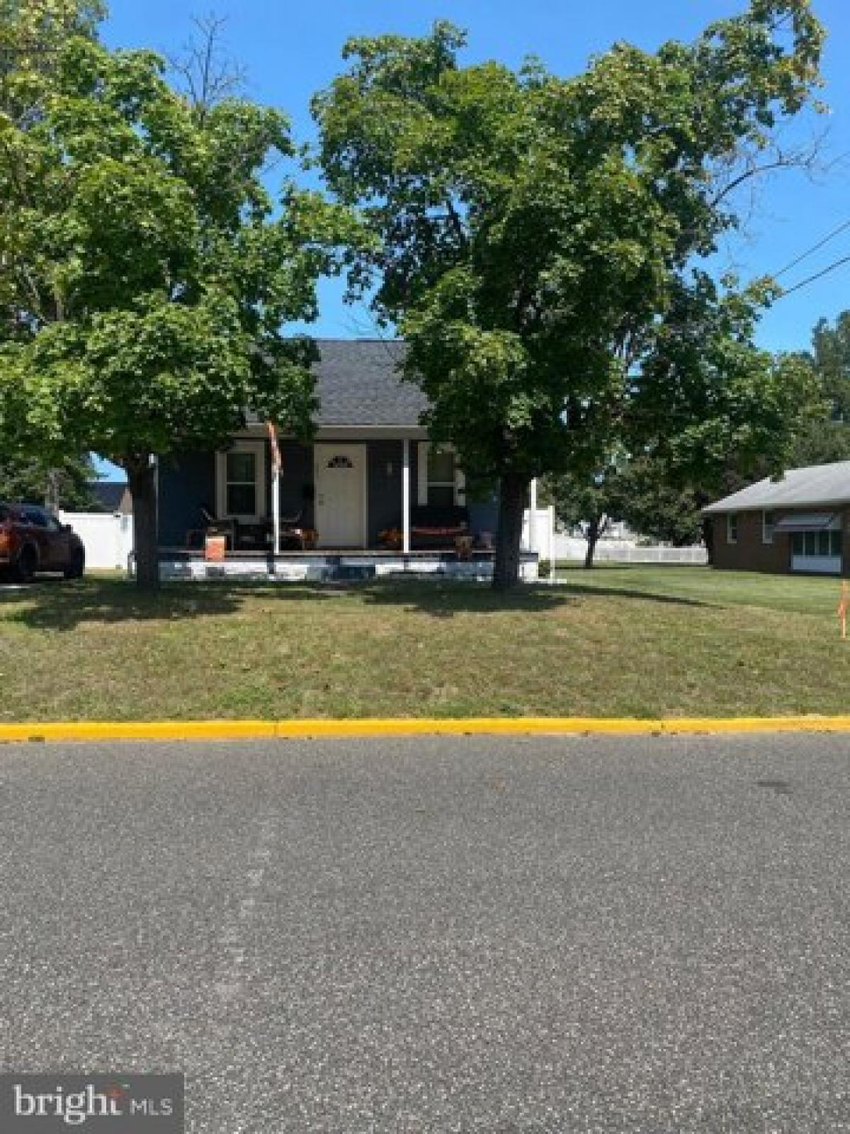 Picture of Home For Sale in Gibbstown, New Jersey, United States