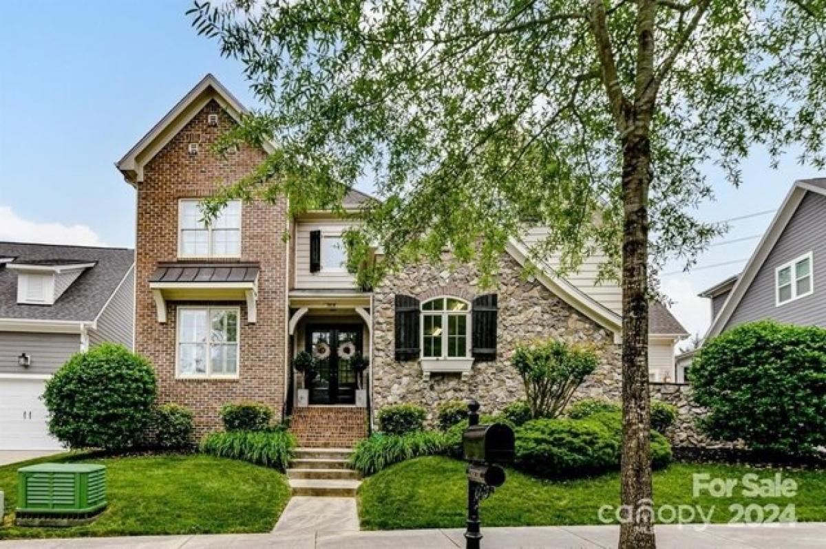 Picture of Home For Sale in Davidson, North Carolina, United States