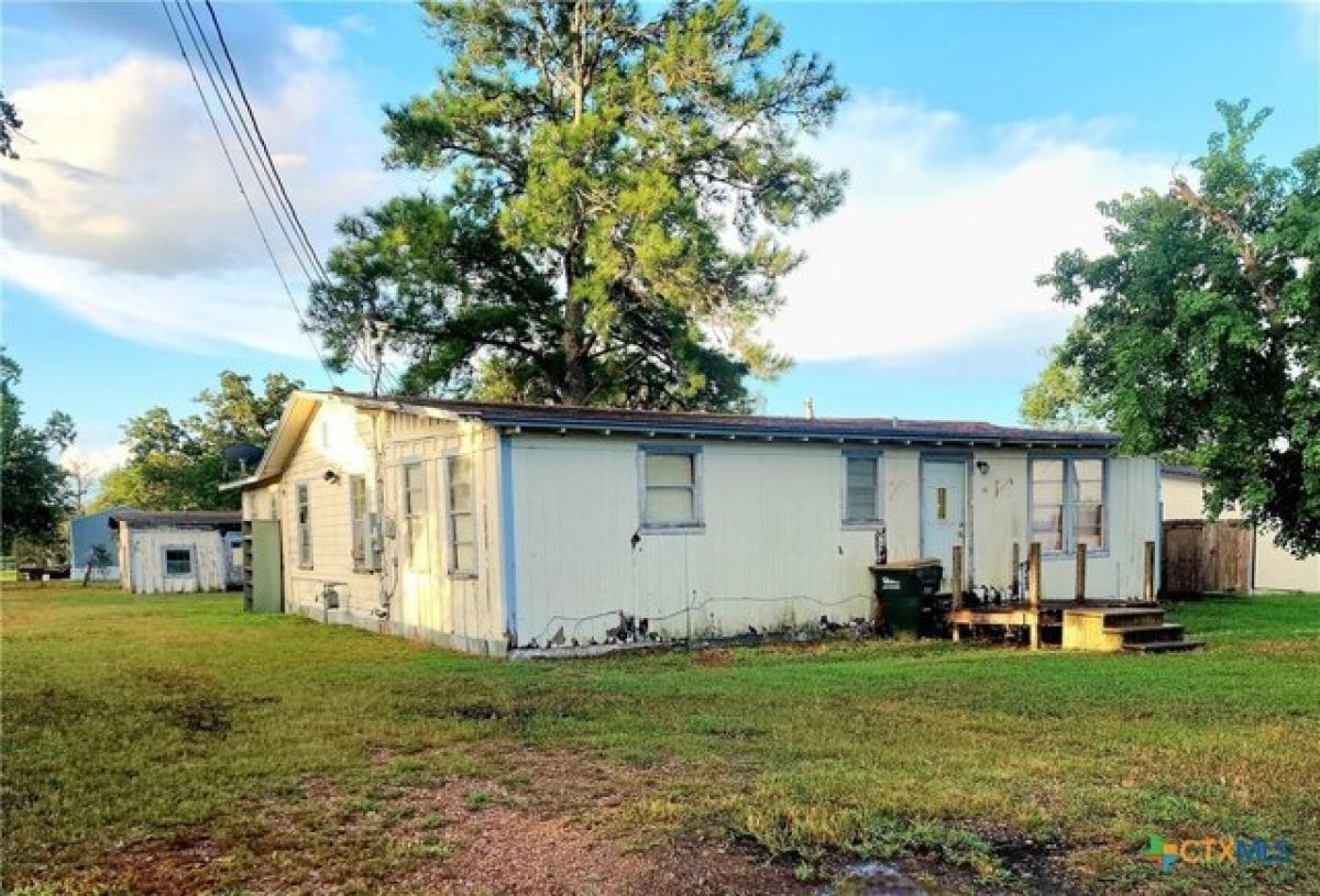 Picture of Home For Sale in Cuero, Texas, United States