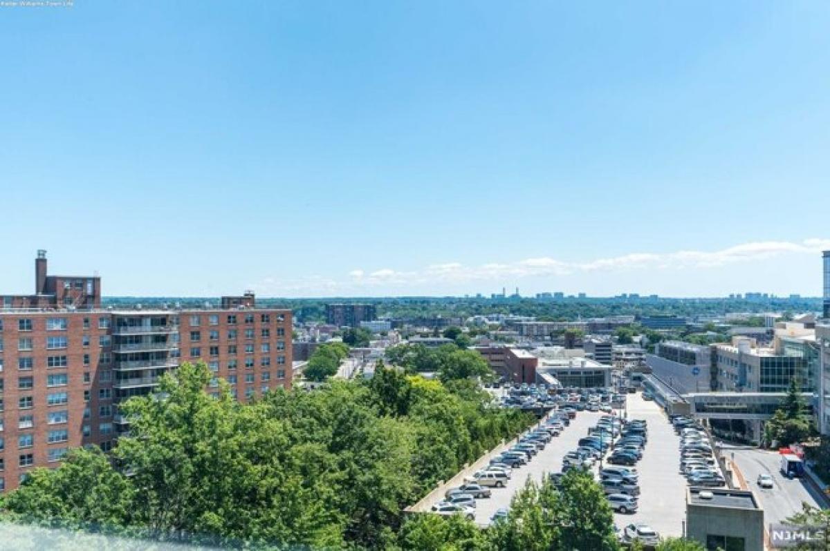 Picture of Home For Sale in Hackensack, New Jersey, United States