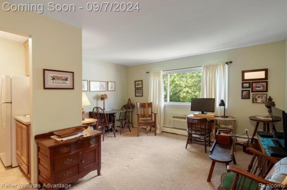 Picture of Home For Sale in Farmington, Michigan, United States