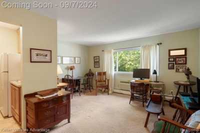 Home For Sale in Farmington, Michigan