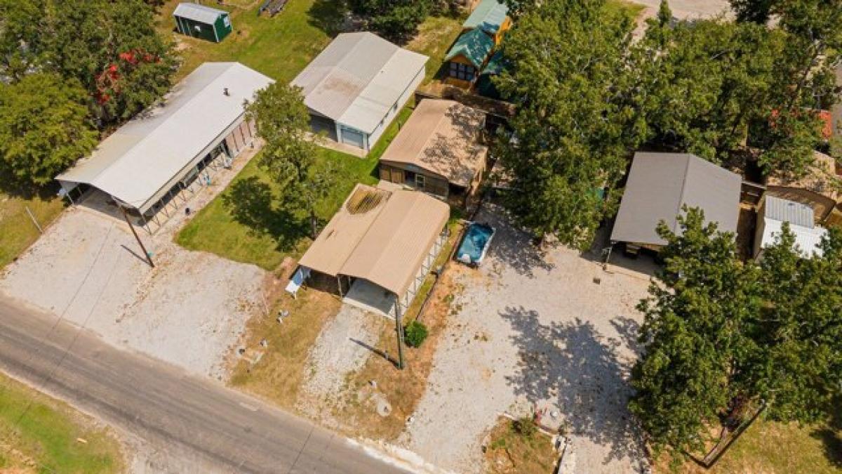 Picture of Home For Sale in Pointblank, Texas, United States