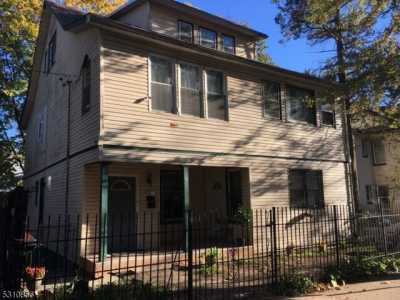 Home For Rent in Newark, New Jersey