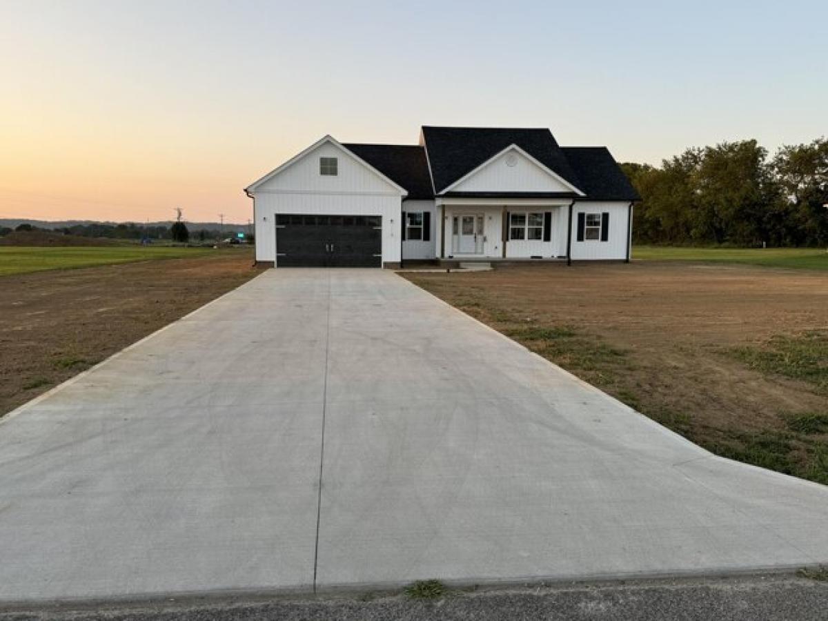 Picture of Home For Sale in Hustonville, Kentucky, United States