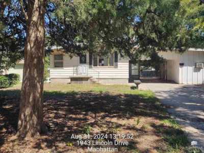 Home For Sale in Manhattan, Kansas