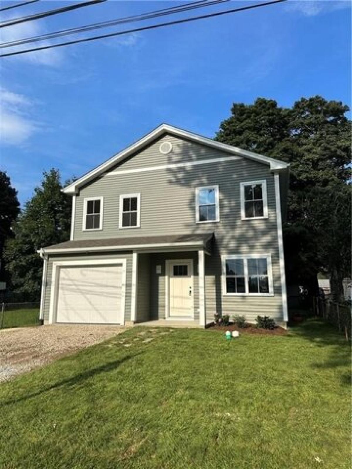 Picture of Home For Sale in Warwick, Rhode Island, United States