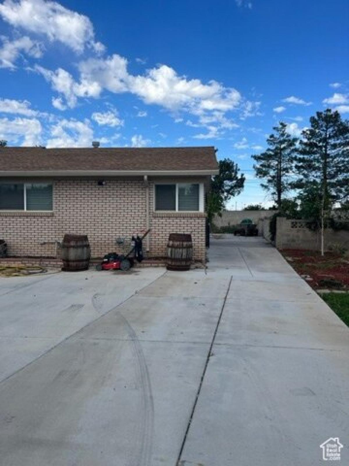 Picture of Home For Sale in West Valley City, Utah, United States