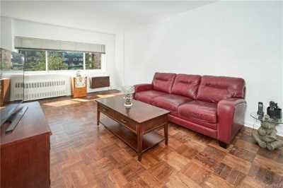 Home For Sale in Hartsdale, New York