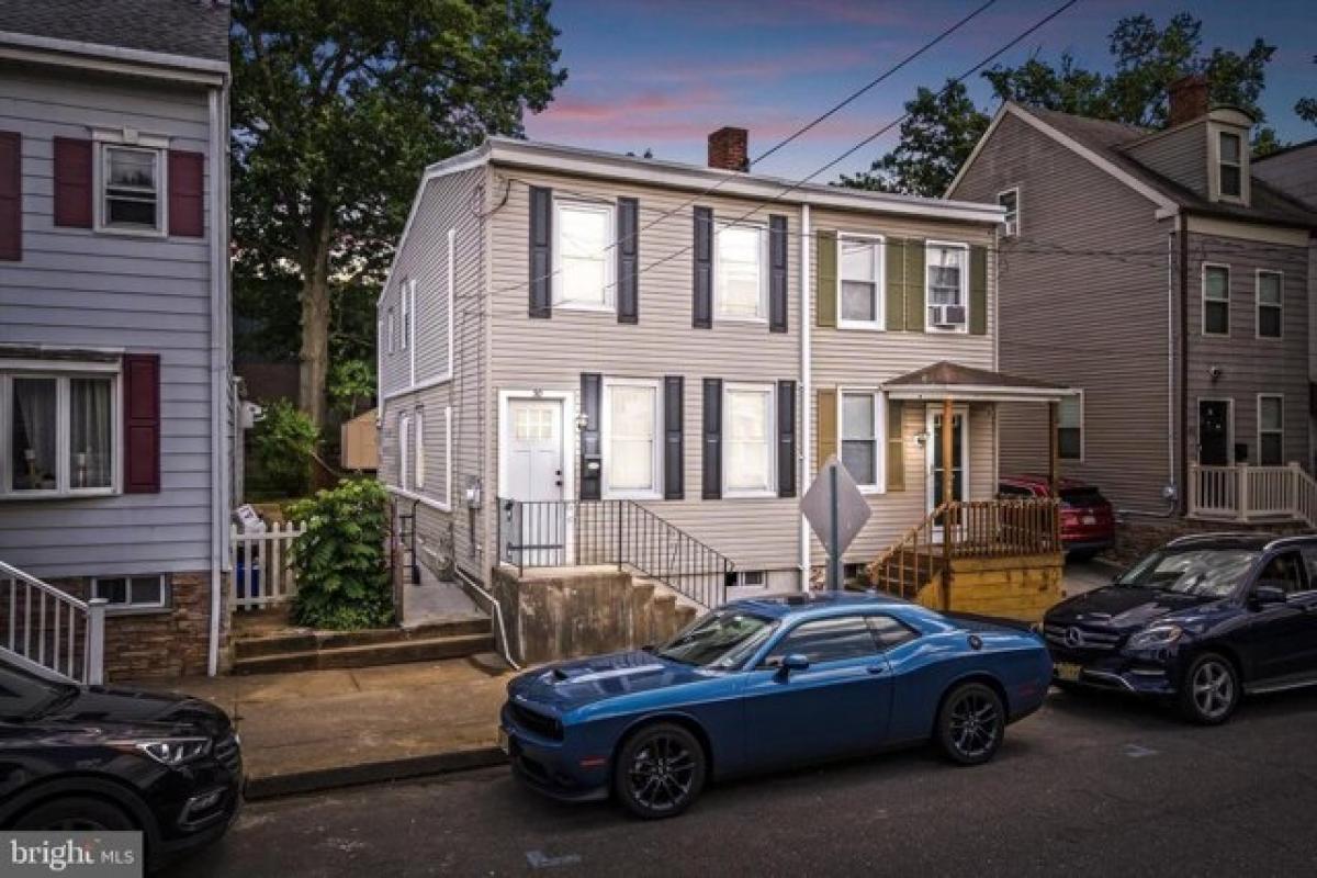 Picture of Home For Sale in Bordentown, New Jersey, United States