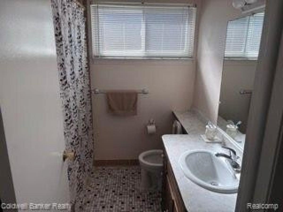 Picture of Home For Sale in Saint Clair Shores, Michigan, United States