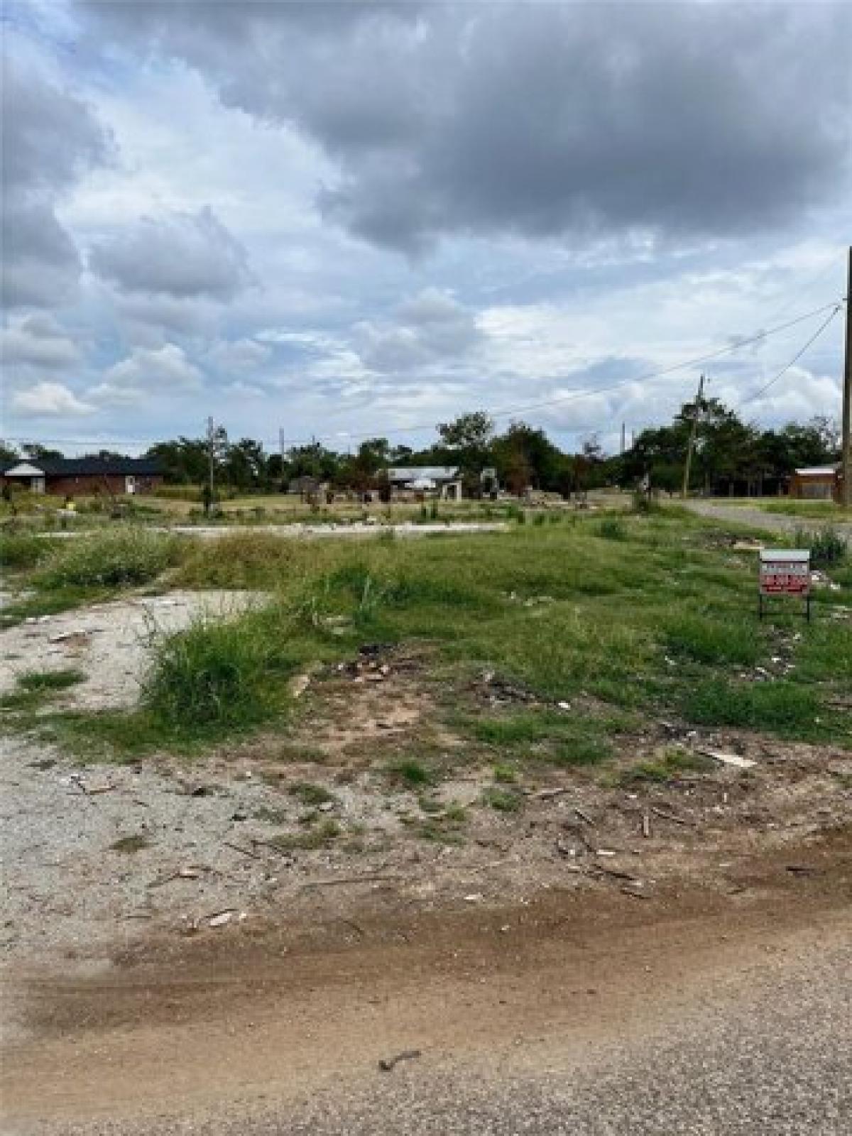 Picture of Residential Land For Sale in Sulphur, Oklahoma, United States