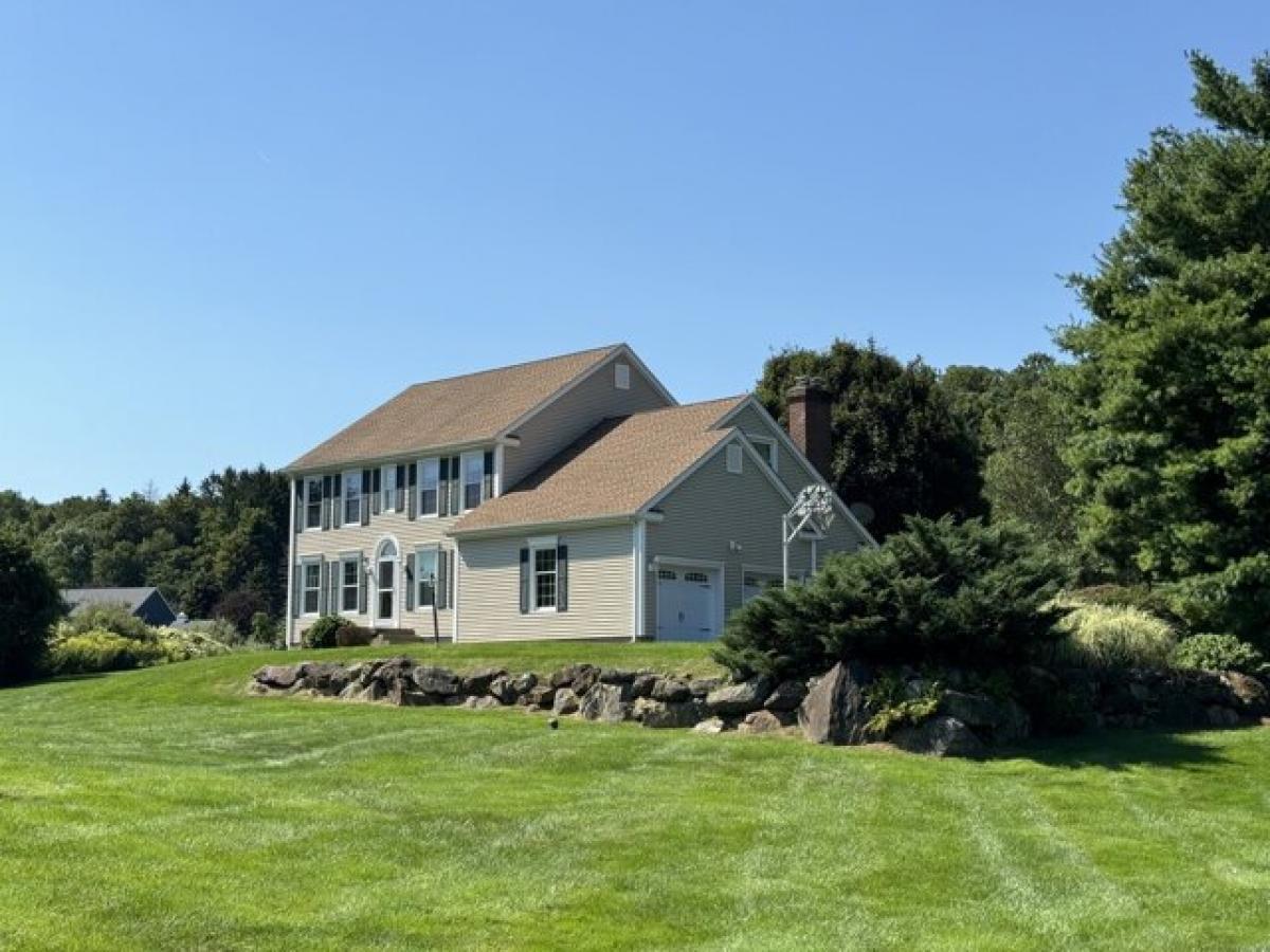 Picture of Home For Sale in New Fairfield, Connecticut, United States