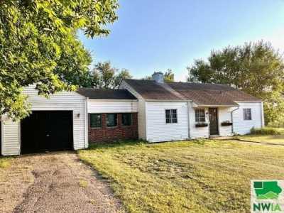 Home For Sale in Gayville, South Dakota