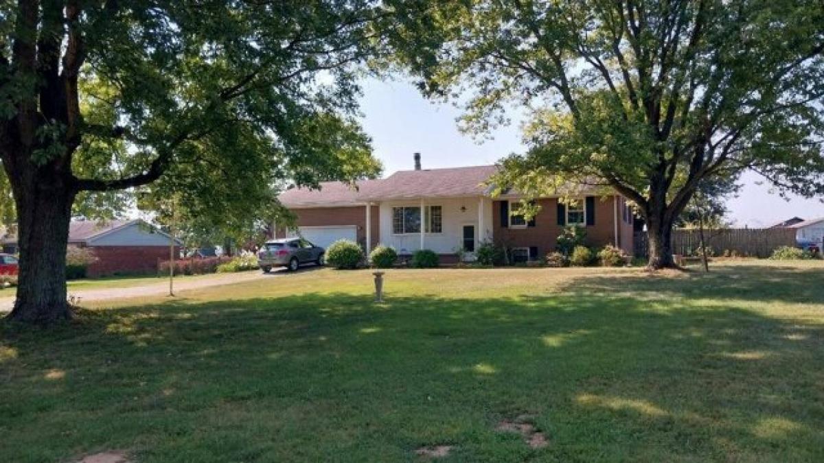 Picture of Home For Sale in Danville, Kentucky, United States