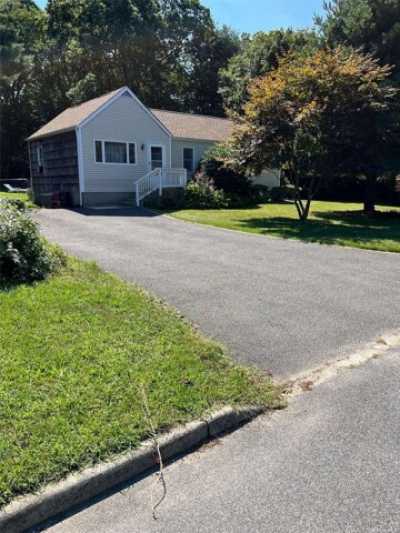 Home For Sale in Smithtown, New York