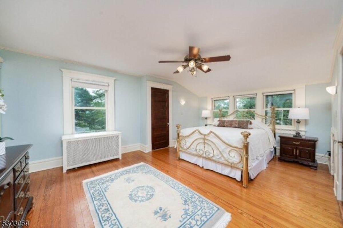 Picture of Home For Sale in Bernardsville, New Jersey, United States