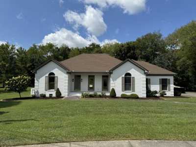 Home For Sale in Shelbyville, Tennessee