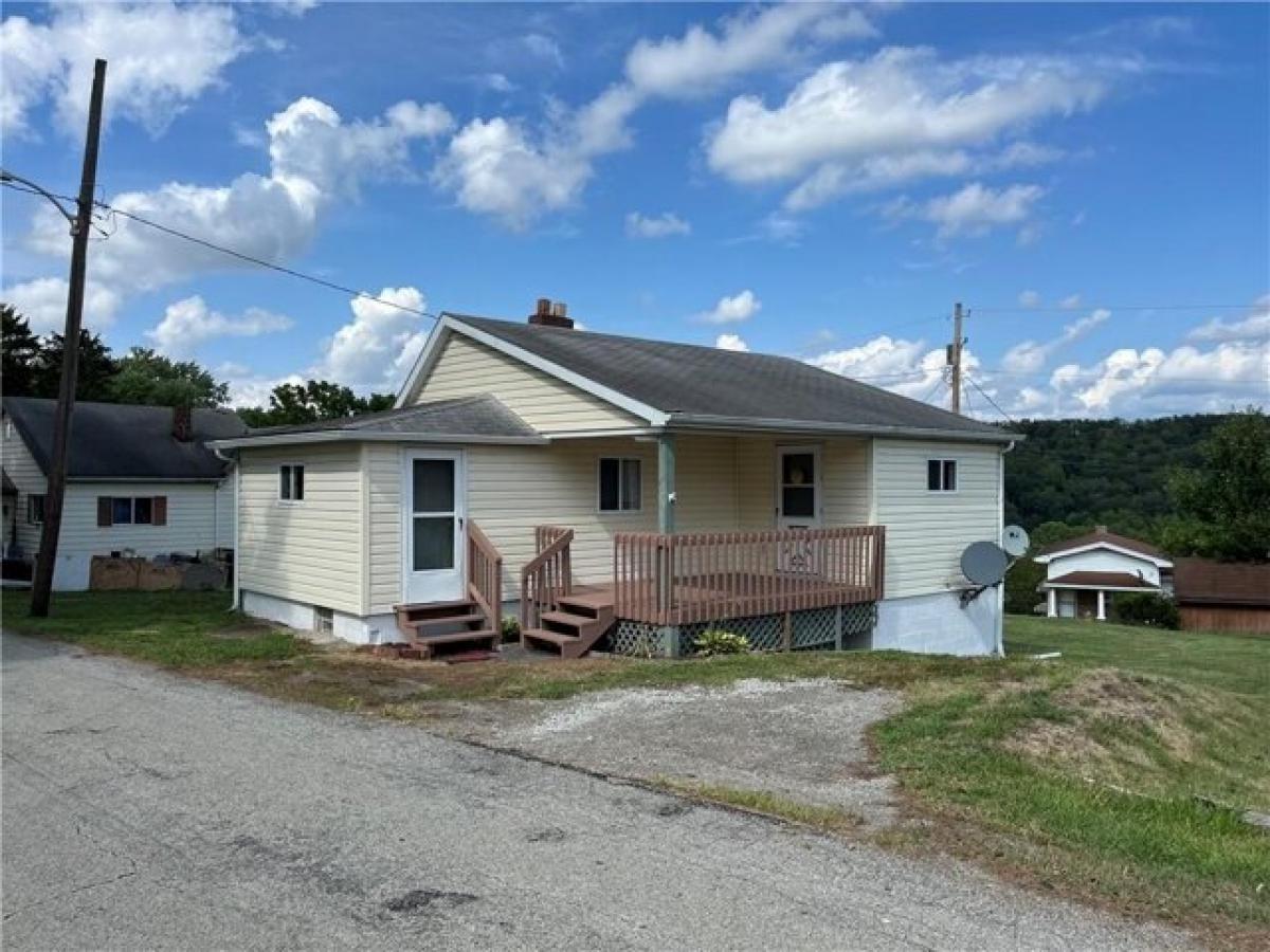 Picture of Home For Sale in Yukon, Pennsylvania, United States