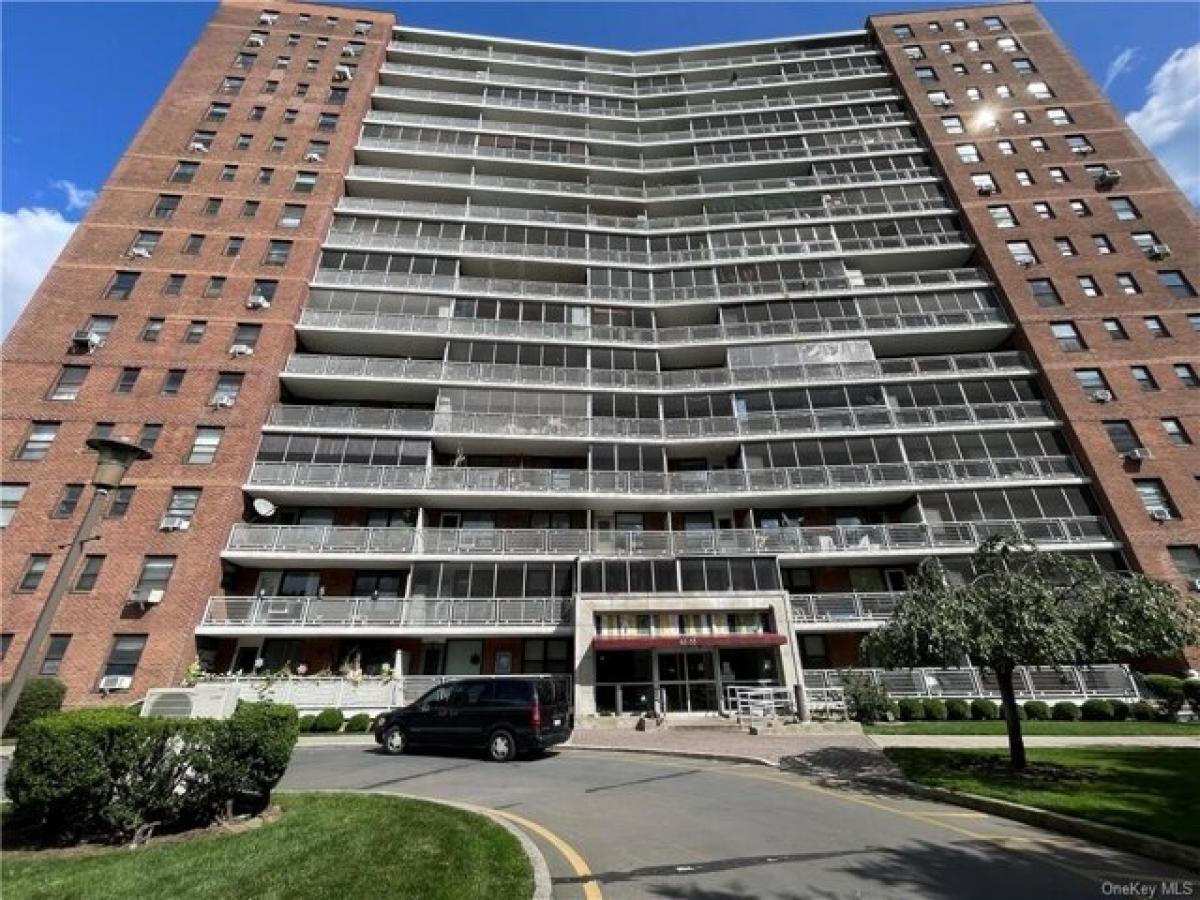 Picture of Home For Sale in Rego Park, New York, United States