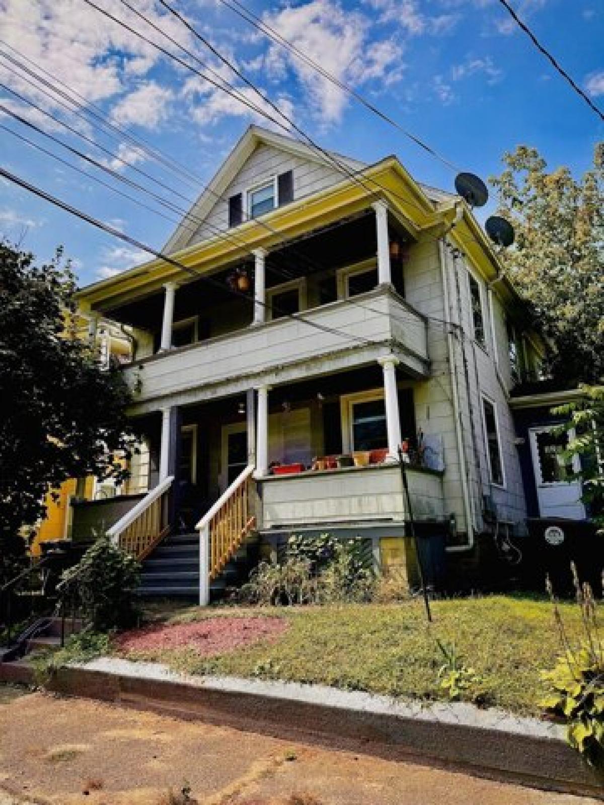 Picture of Home For Sale in Torrington, Connecticut, United States