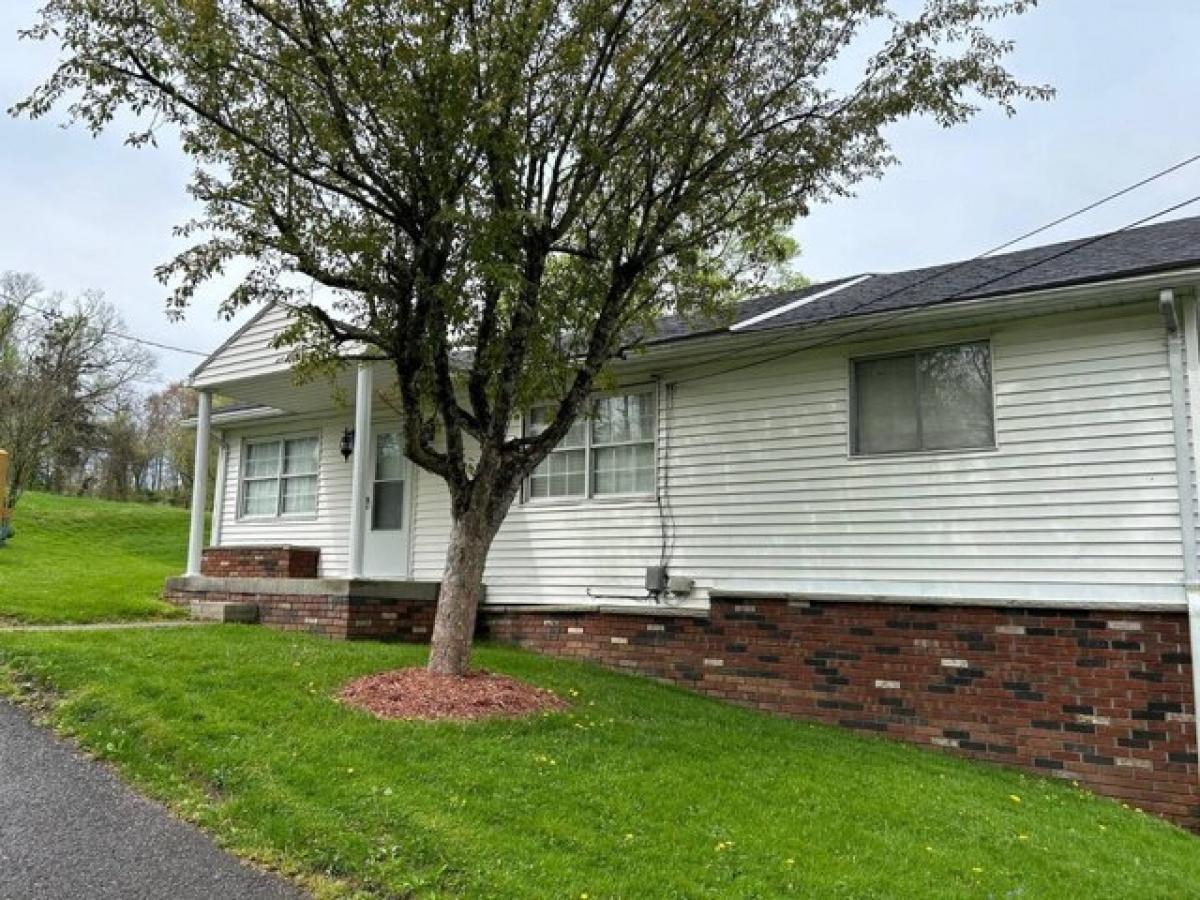 Picture of Home For Sale in Fairmont, West Virginia, United States