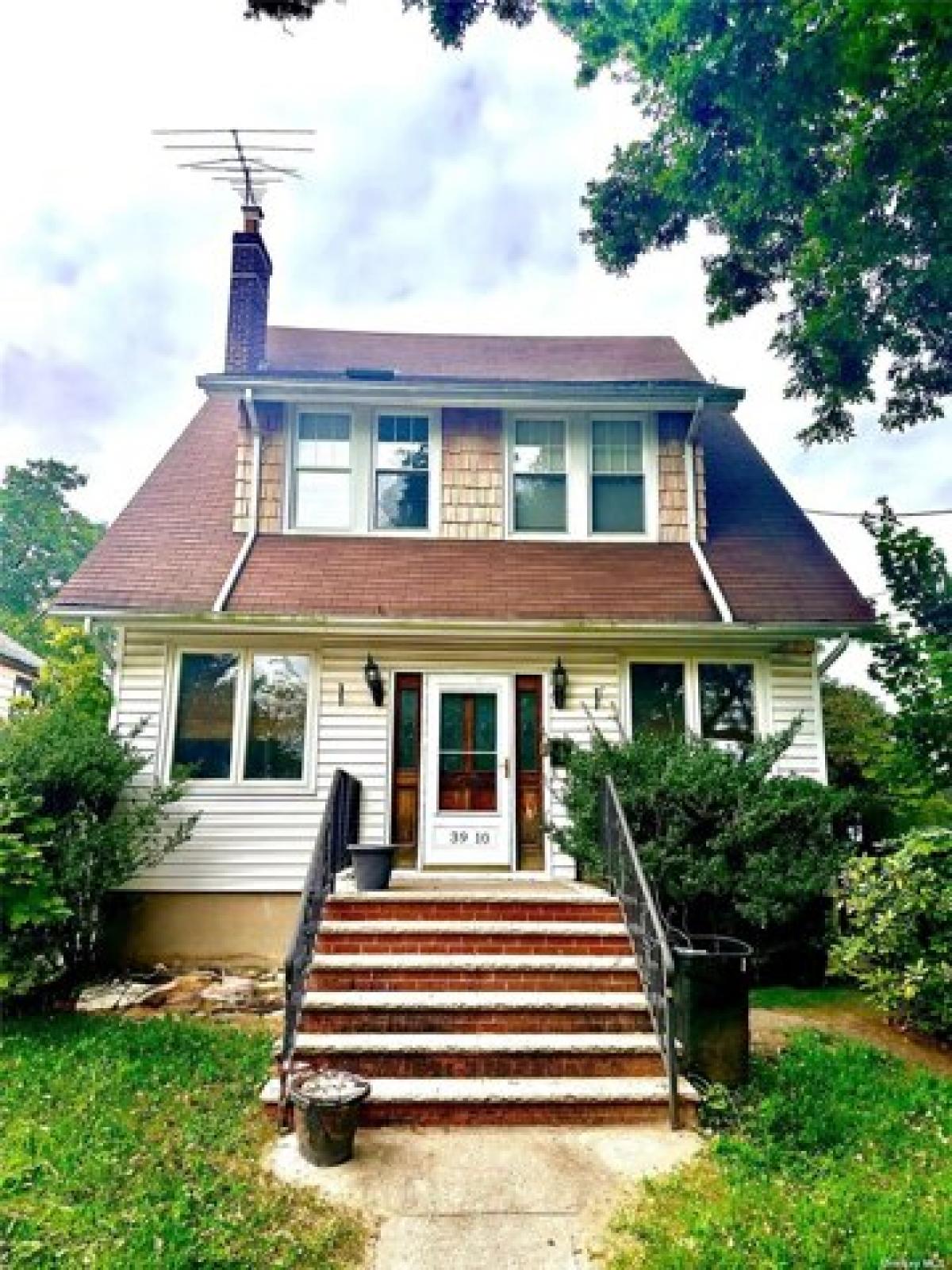 Picture of Home For Sale in Bayside, New York, United States